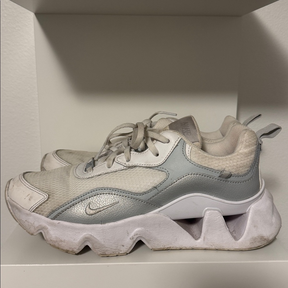 Nike Stylish White and Gray Sneakers